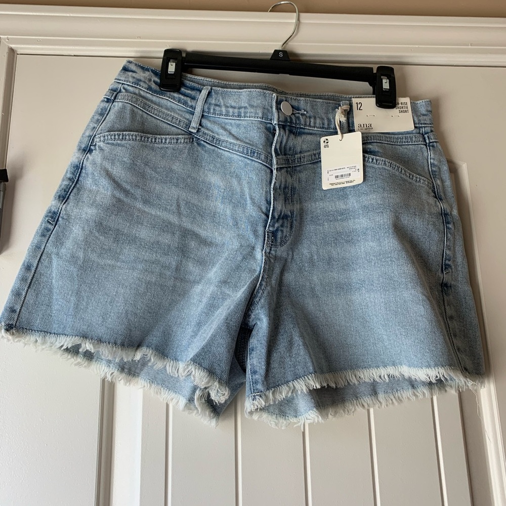Shortie shorts